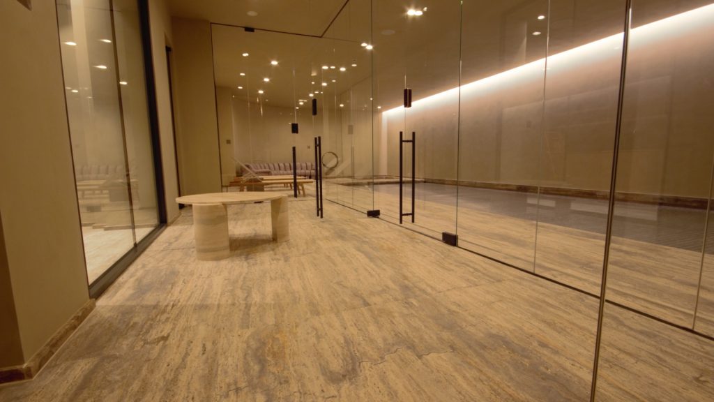 Glass partition wall