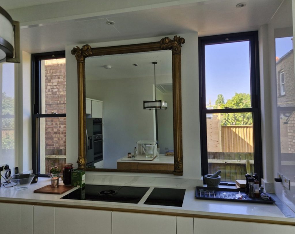 Aluminium sash windows